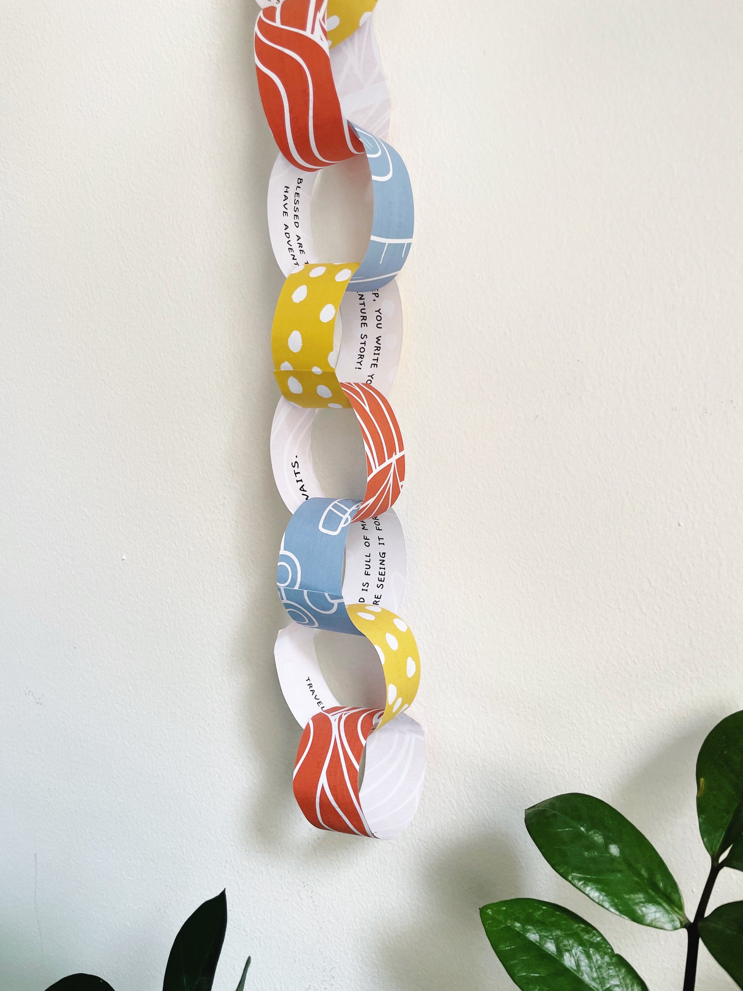 FREE Travel Countdown Paper Chain  - PRINTABLE